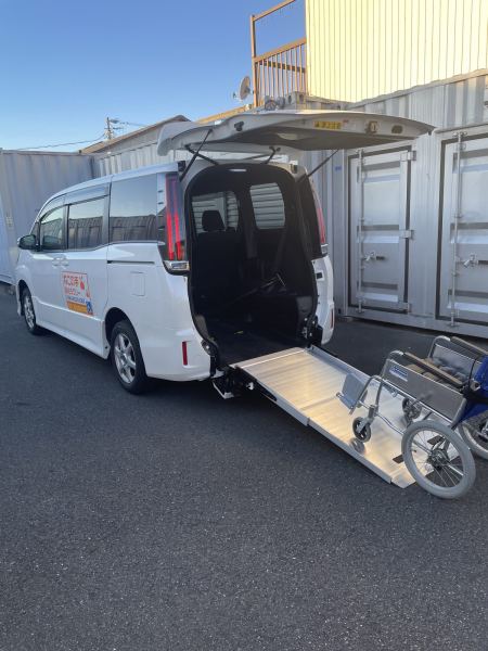 ねこの手福祉タクシーの車両
